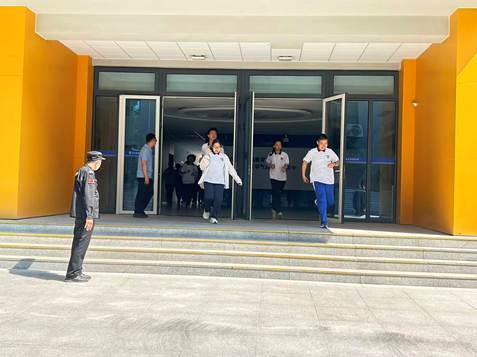 以练防患，临“震”不乱——山东师大附中开展“5·12”地震应急疏散演练