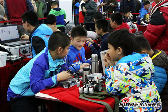 第五届山东省青少年机器人嘉年华在山东师大附中举行