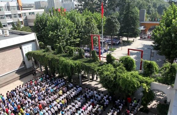 山东师大附中举行新学期第一次升旗仪式