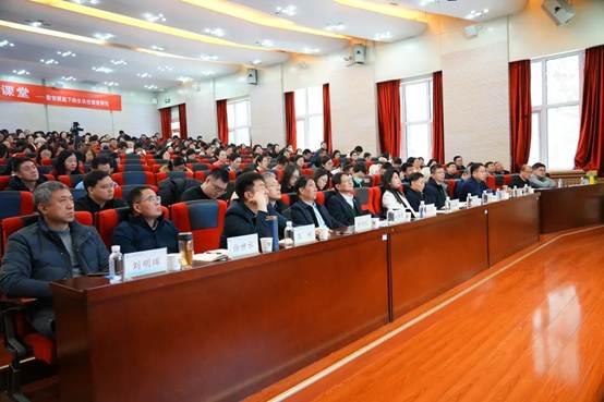 会议室里的人们 AI 生成的内容可能不正确。