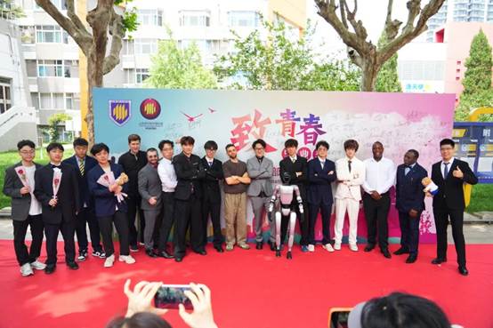 100%致青春！山东师大附中国际部2026届毕业典礼闪耀登场