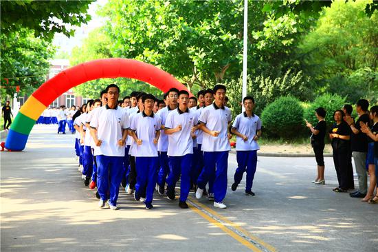 高三学生最后一次跑操