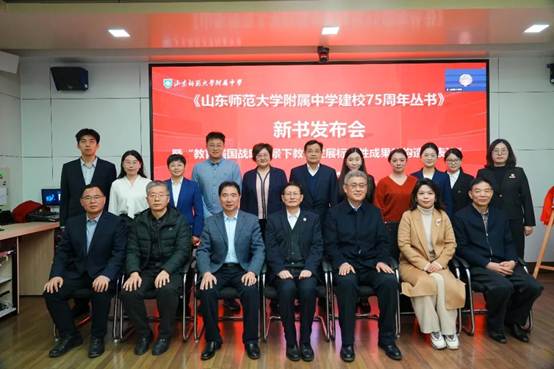 一群人站在一起 AI 生成的内容可能不正确。