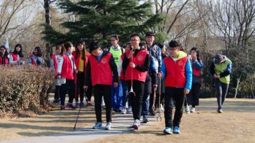 你真知道大明湖吗？山师附中学生参加环境公益课堂 齐鲁晚报记者周青先摄