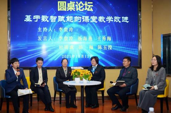 一群人站在台上 AI 生成的内容可能不正确。