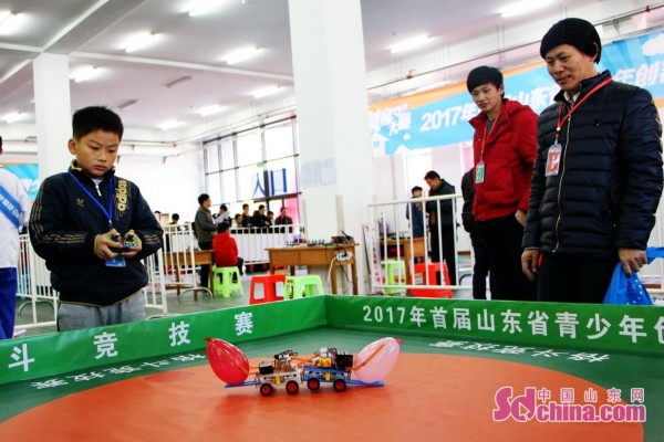 <br/>　　据介绍，比赛将历时两天，分为个人赛和团体赛。包括格斗竞技赛、创客足球赛、资源保卫战、攻城大比拼、车王争霸赛、创客闯迷宫、奔跑的箱子等丰富多彩的项目。