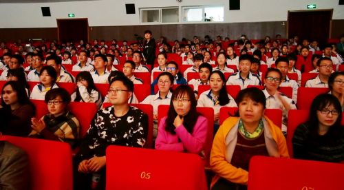 附中戏剧节，学生们的精彩演出感动了师生