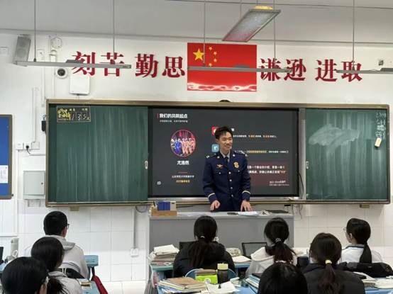 青春返航，薪火相传！这场校友宣讲为高三学子点亮逐梦灯塔