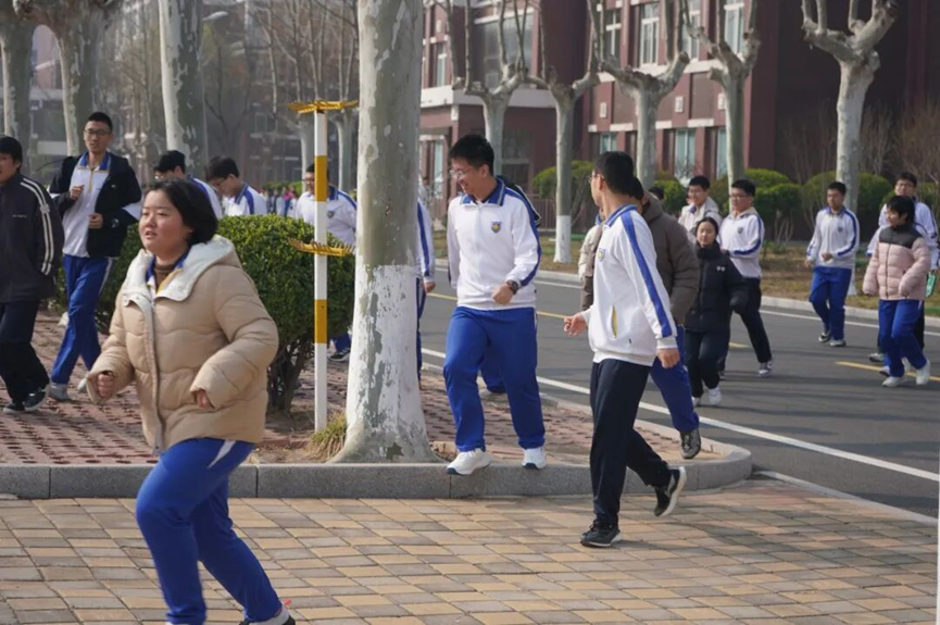 3分30秒！两千师生安全撤离“地震”现场