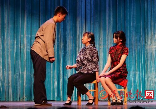 附中学生精彩演绎经典话剧《活着》感动了无数人